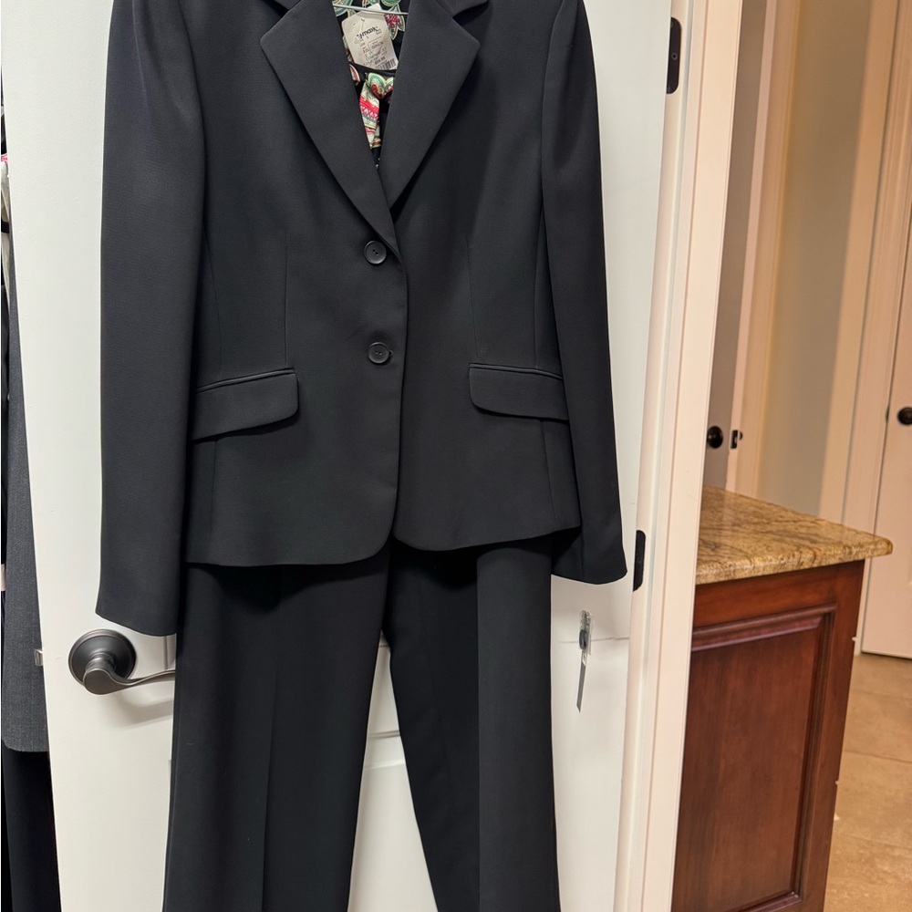 Elegant Women's Black Suit Set